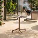 Mesa de jardín bistro redonda inclinable de metal con pie emprotado 70x70 cm y 2 sillas con reposabrazos