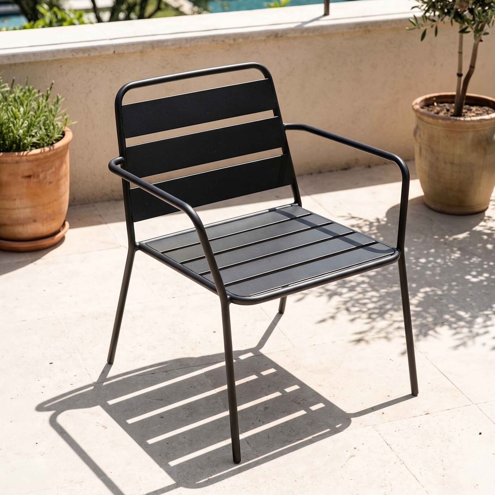Sillón de jardín bajo de metal