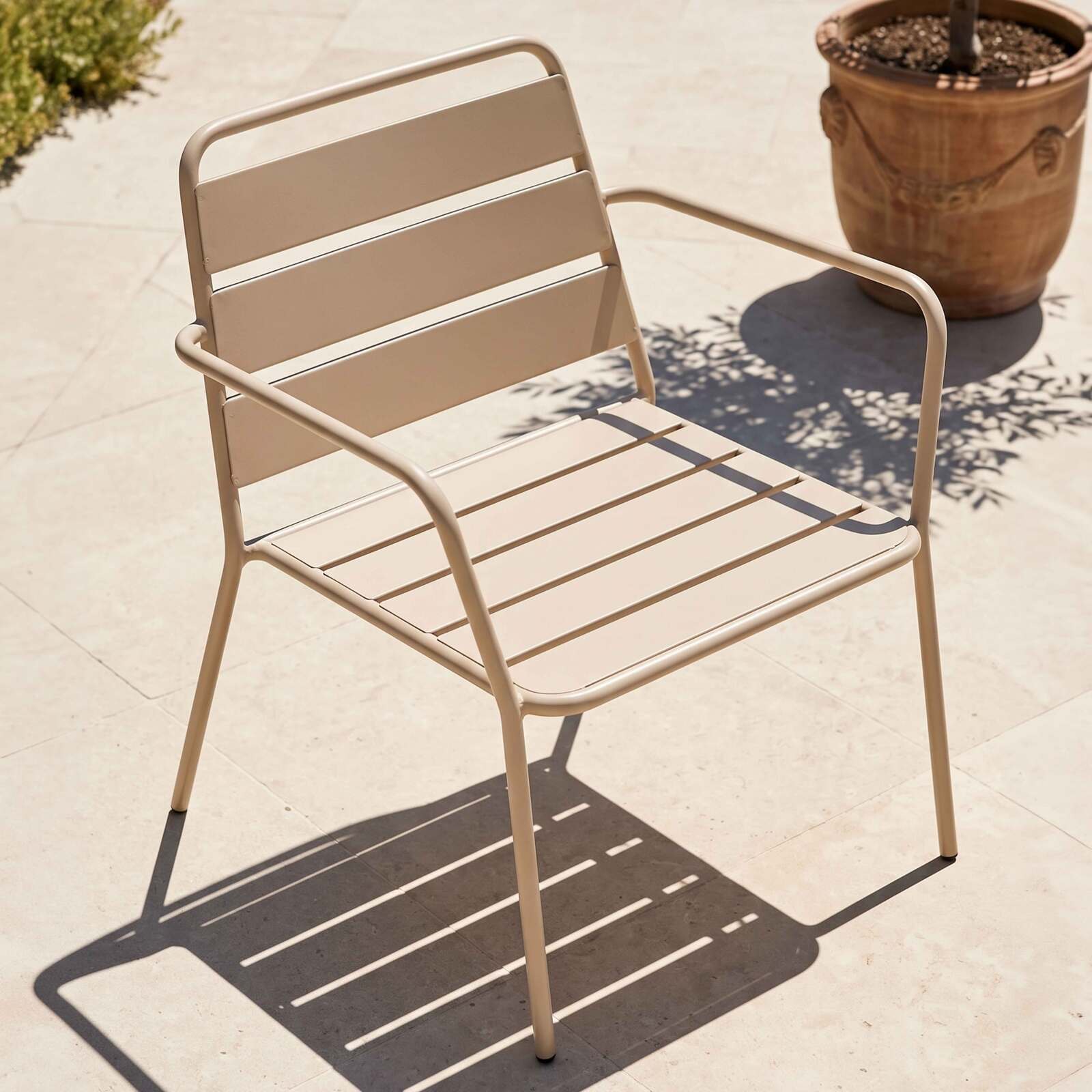 Sillón de jardín bajo de metal