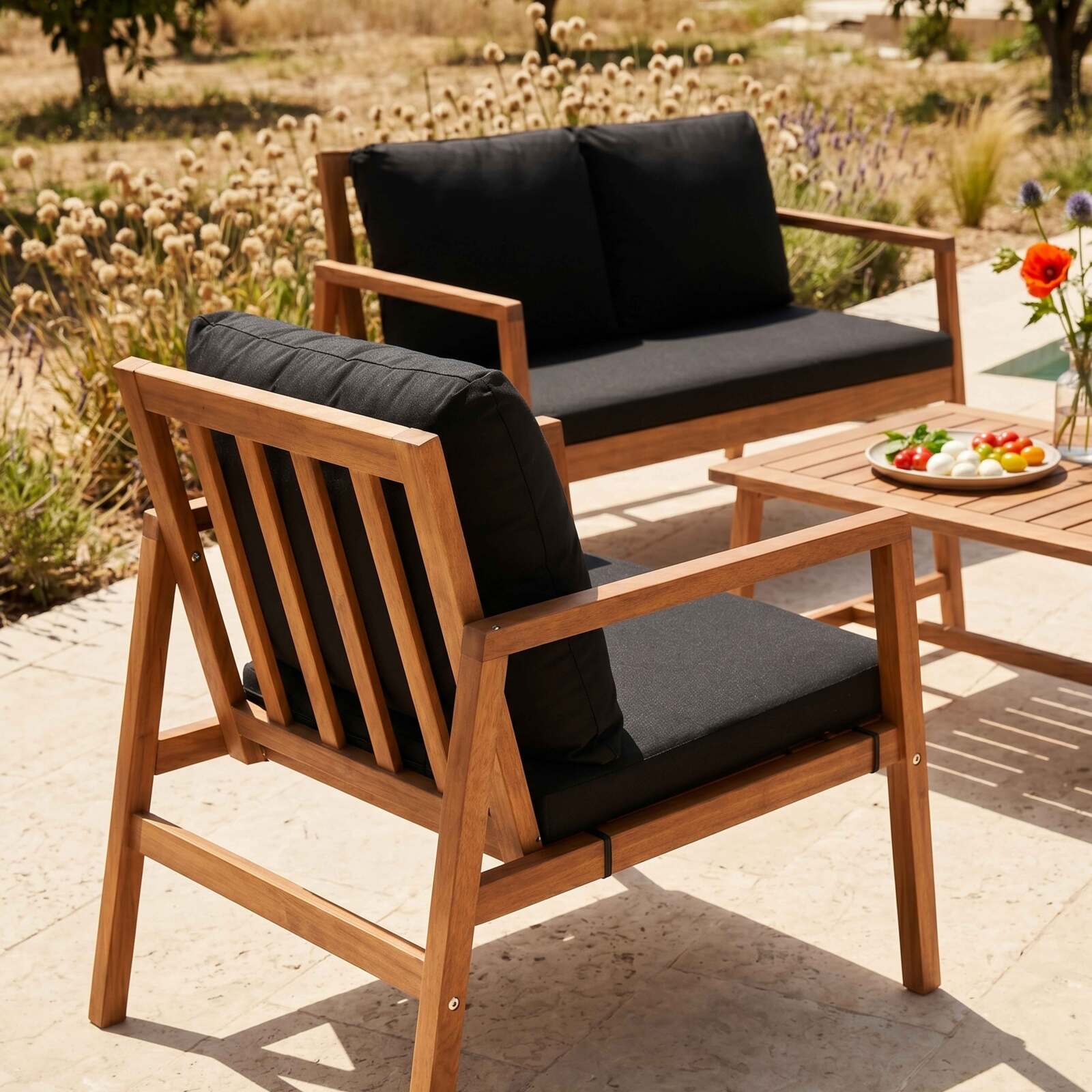 Conjunto de jardín de madera de eucalipto FSC® para 4 plazas con 1 sofá, 2 sillones y 1 mesa de centro