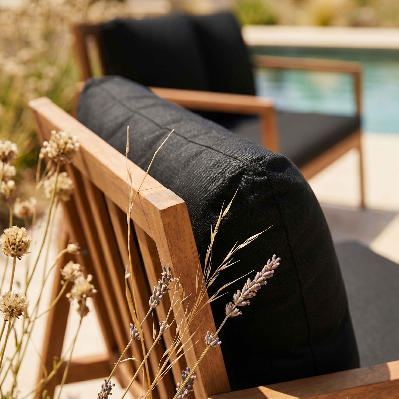 Conjunto de jardín de madera de eucalipto FSC® para 4 plazas con 1 sofá, 2 sillones y 1 mesa de centro