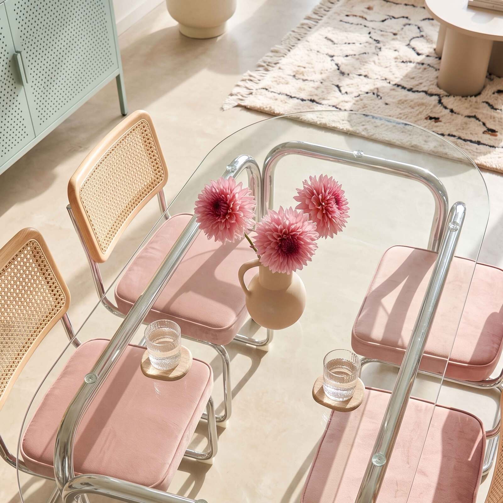 Mesa de comedor ovalada de metal y cristal templado para 6 personas