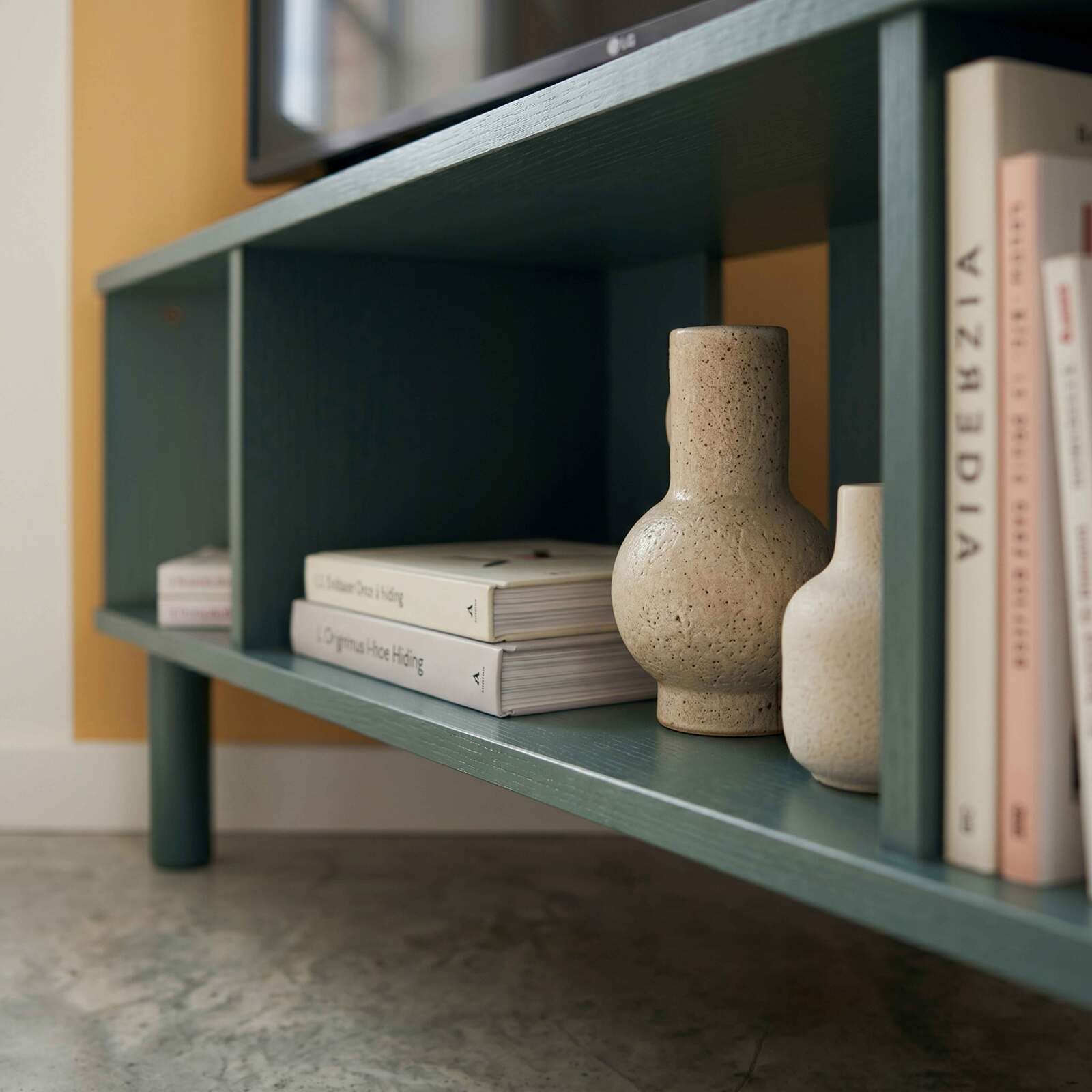 Mueble TV esquinero colorido 120 cm estilo escandinavo