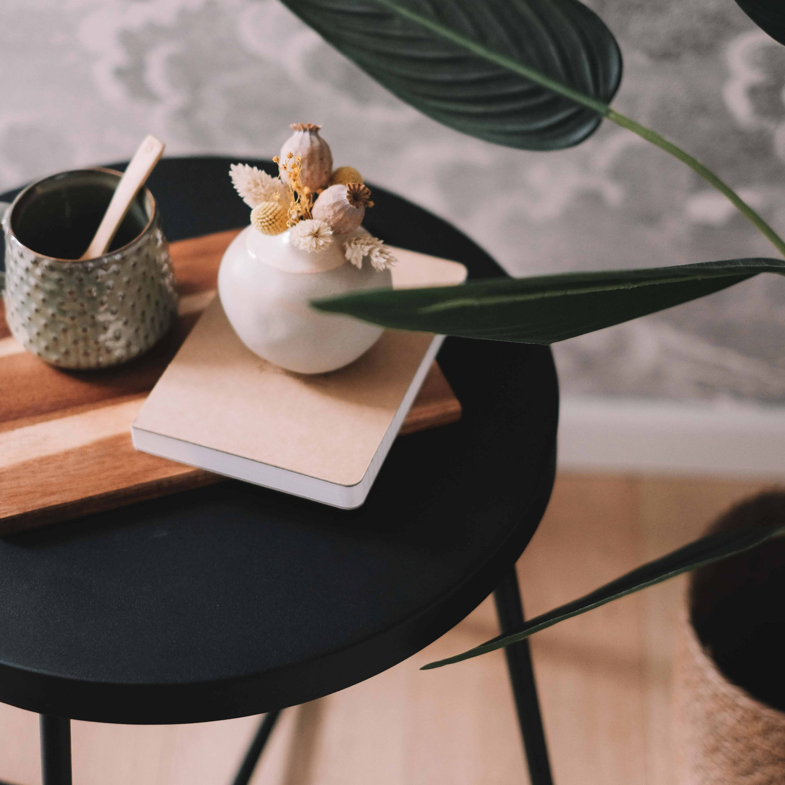 Mesa auxiliar redonda de metal