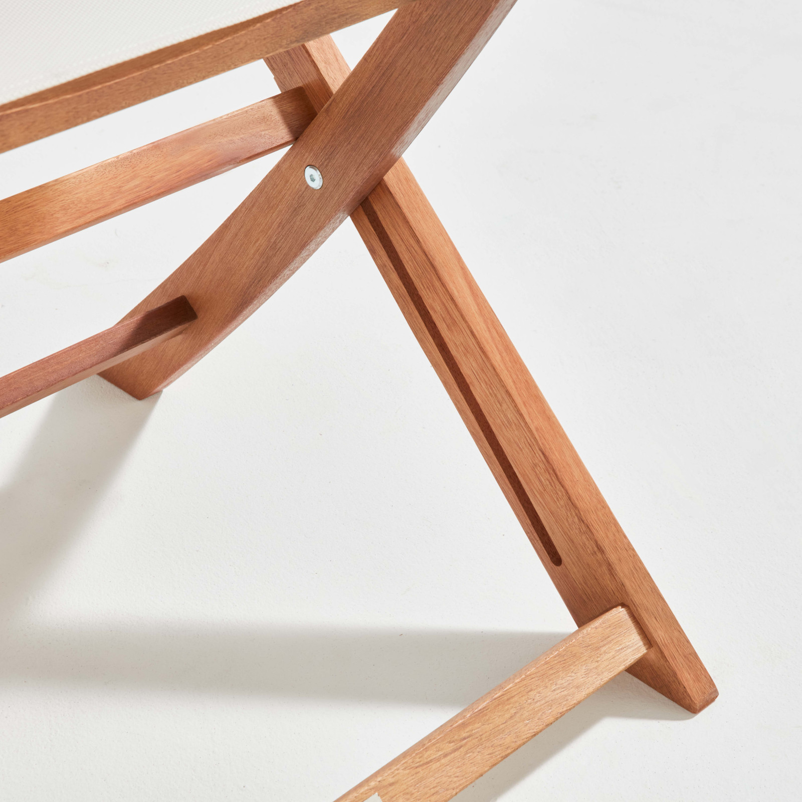 Lote de 2 sillas plegables de eucalipto y textileno