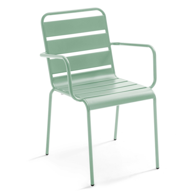 Silla  de metal con reposabrazos