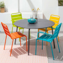 Silla de metal con reposabrazos
