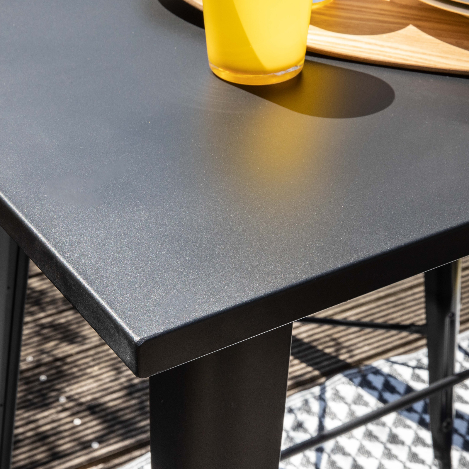 Mesa alta de jardín de metal negro mate 120 x 60 x 101 cm