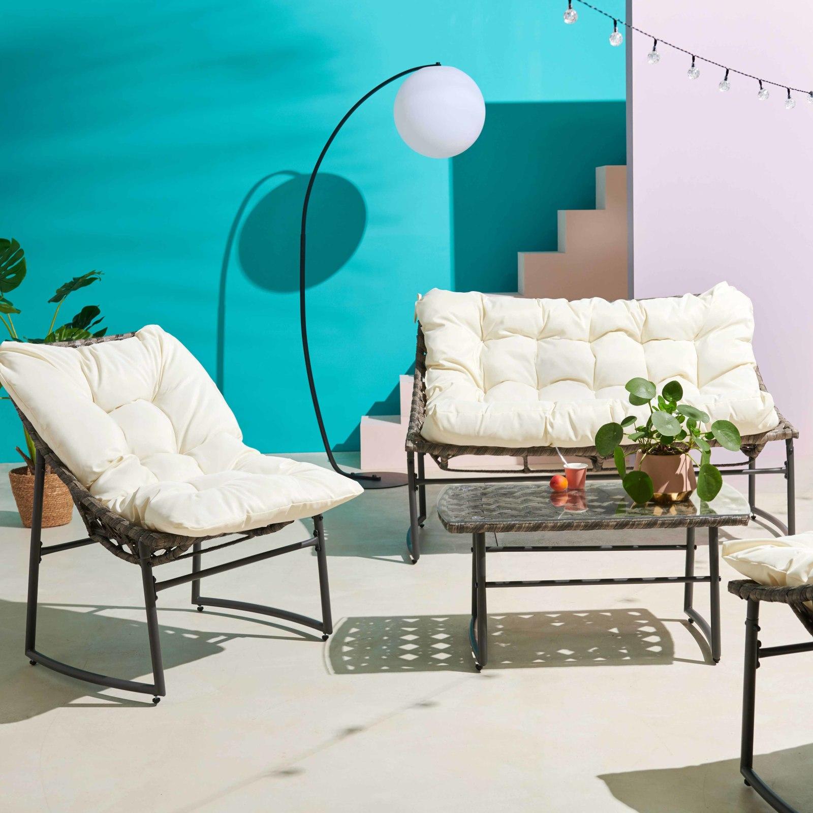 Muebles de jardín de resina y metal con grandes cojines crudo