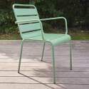 Silla  de metal con reposabrazos