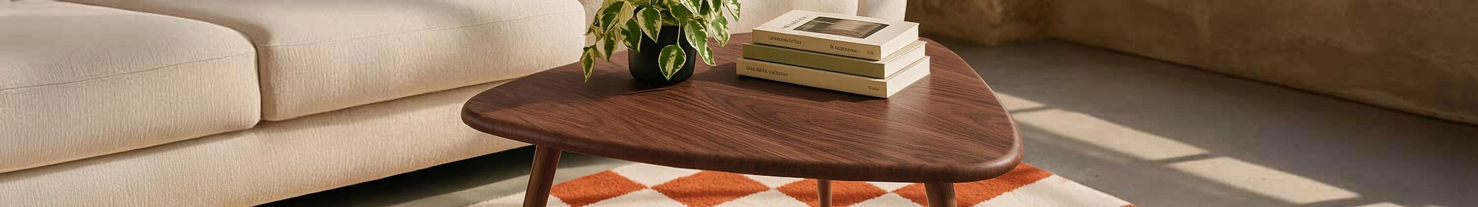 mesa de centro efecto madera con tablero triangular