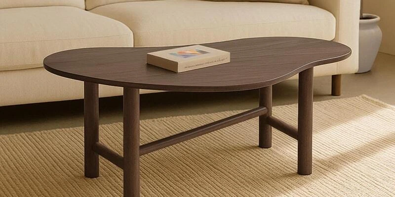 Mesa de centro de diseño con tablero orgánico