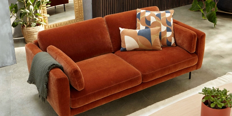 Sofá con revestimiento de terciopelo