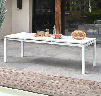 ¿Qué mobiliario de jardín elegir para acondicionar un jardín urbano?