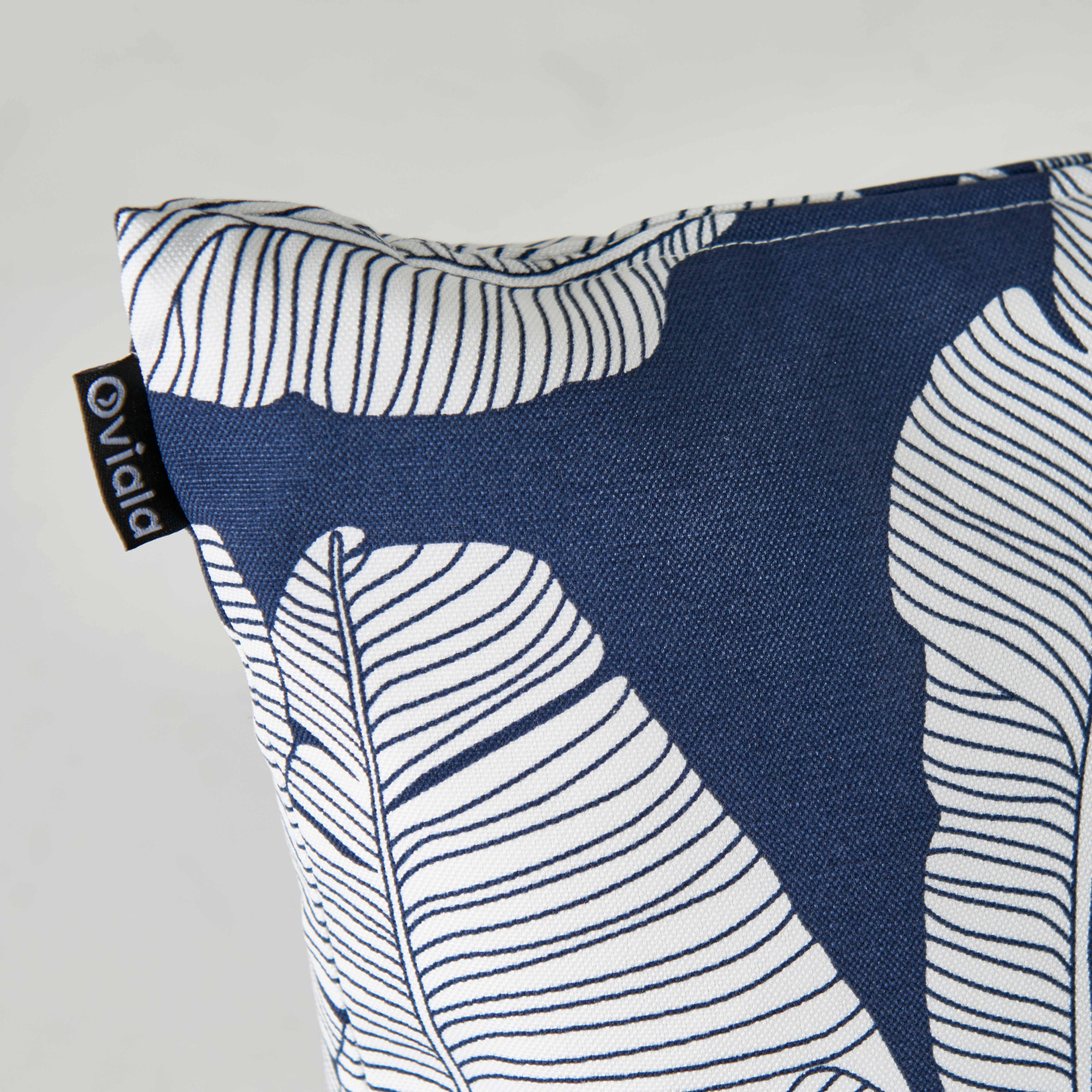 Zoom cojín de exterior estampado AZUL Y BLANCO