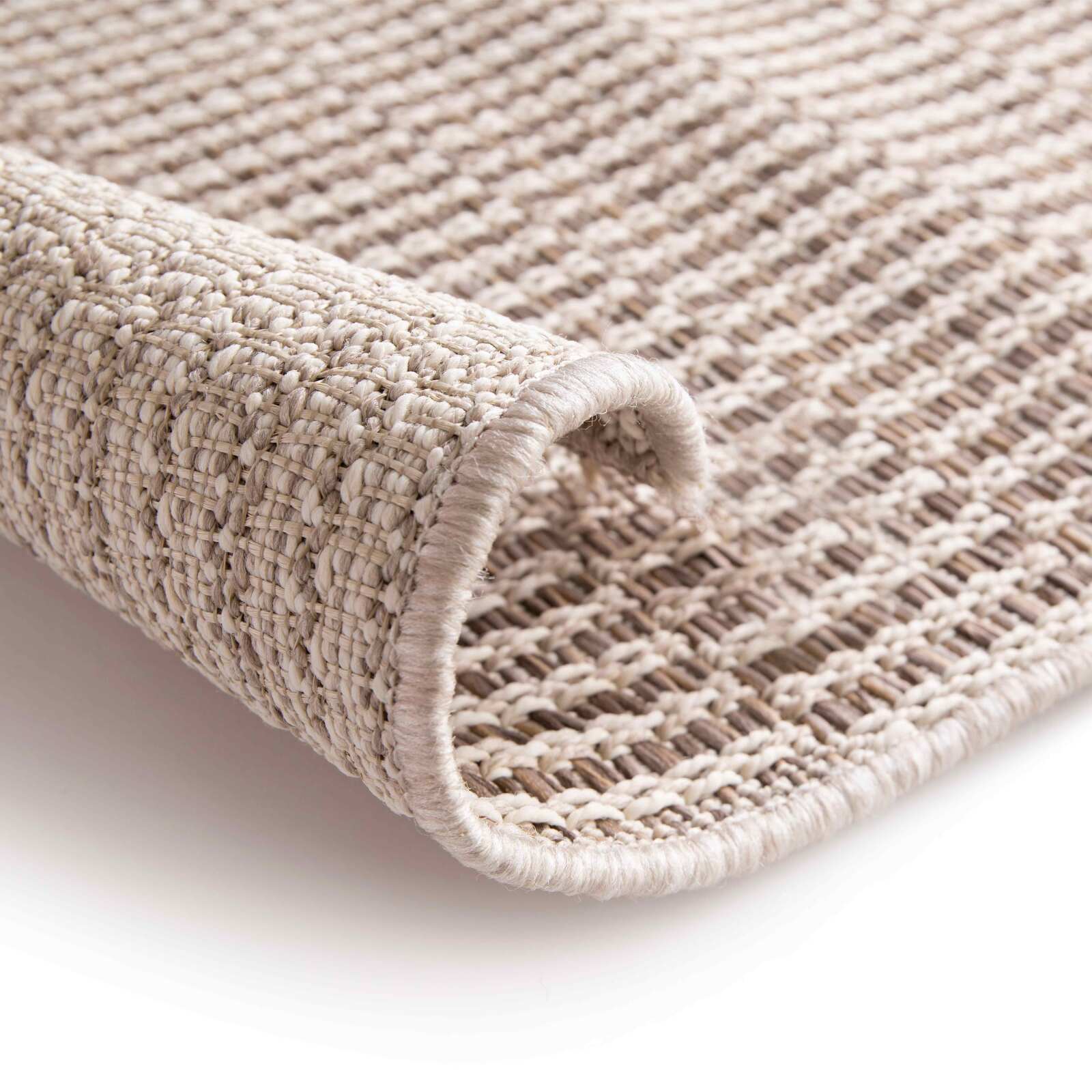 Alfombra rectangular beis para exteriores hecho de polipropileno