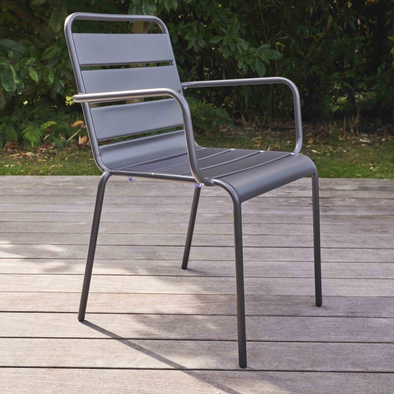 Silla de jardín de metal con reposabrazos - Lifestyle