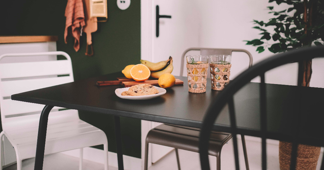 Mesa y sillas de cocina de metal